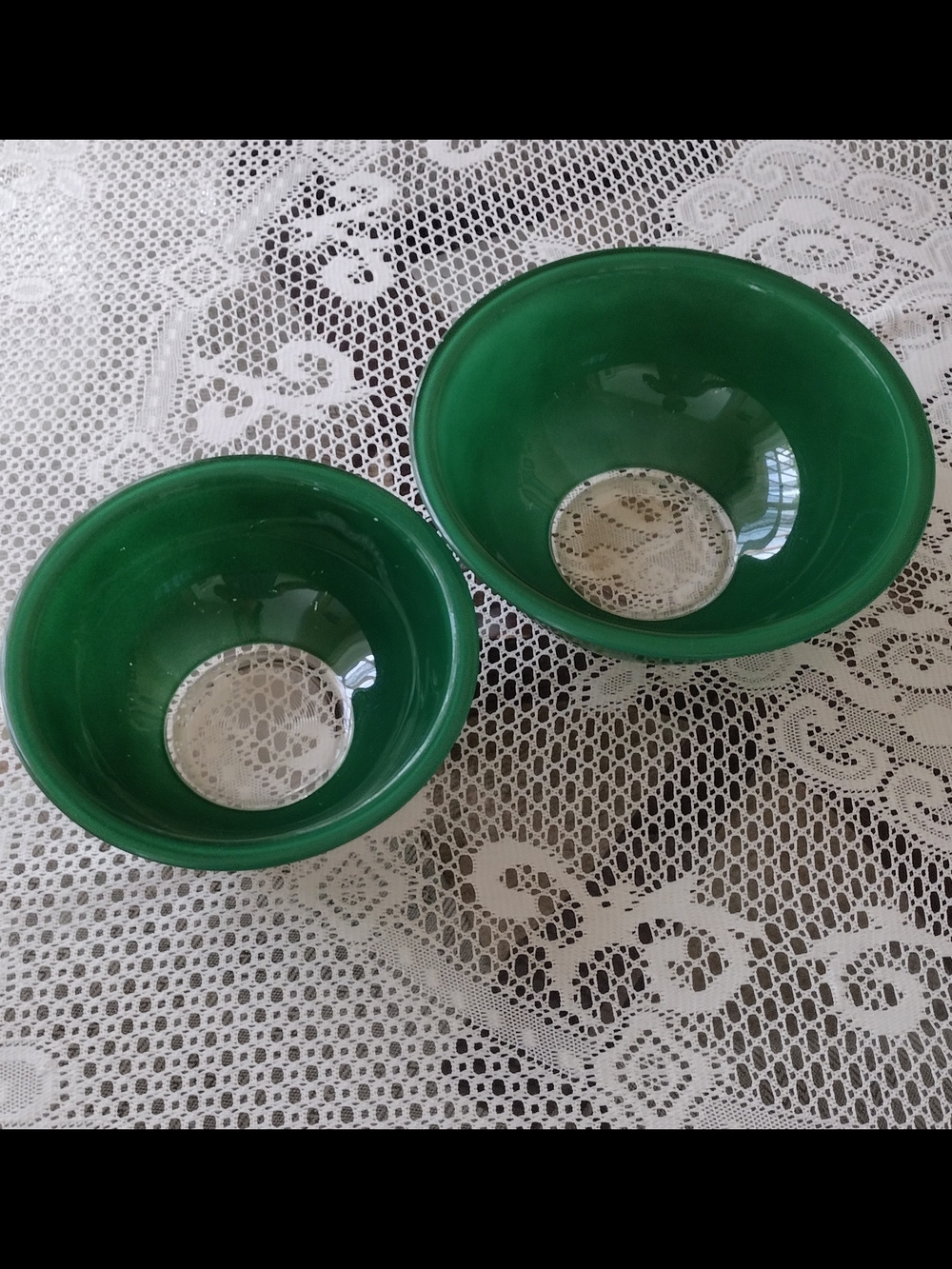 Set of 2 Vintage Pyrex Forest green mixing bowls Model 323, 325